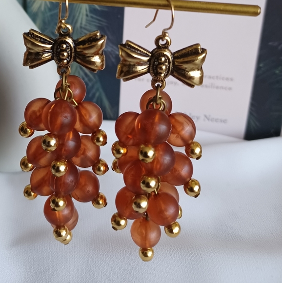 Vintage Gold/Champagne Cluster Earrings - Picture 3 of 7
